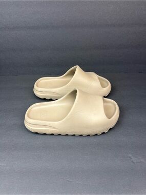 Adidas Yeezy Slide 2.0 cream slides #yeezy #slides Women’s Size 7.5
